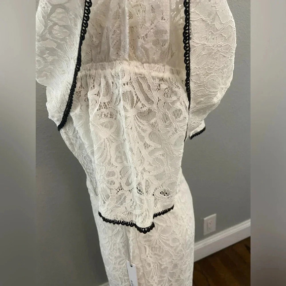 Adelyn Rae Hilda Off-The-Shoulder Lace‎ Dress Size Small NWT - Picture 4 of 7